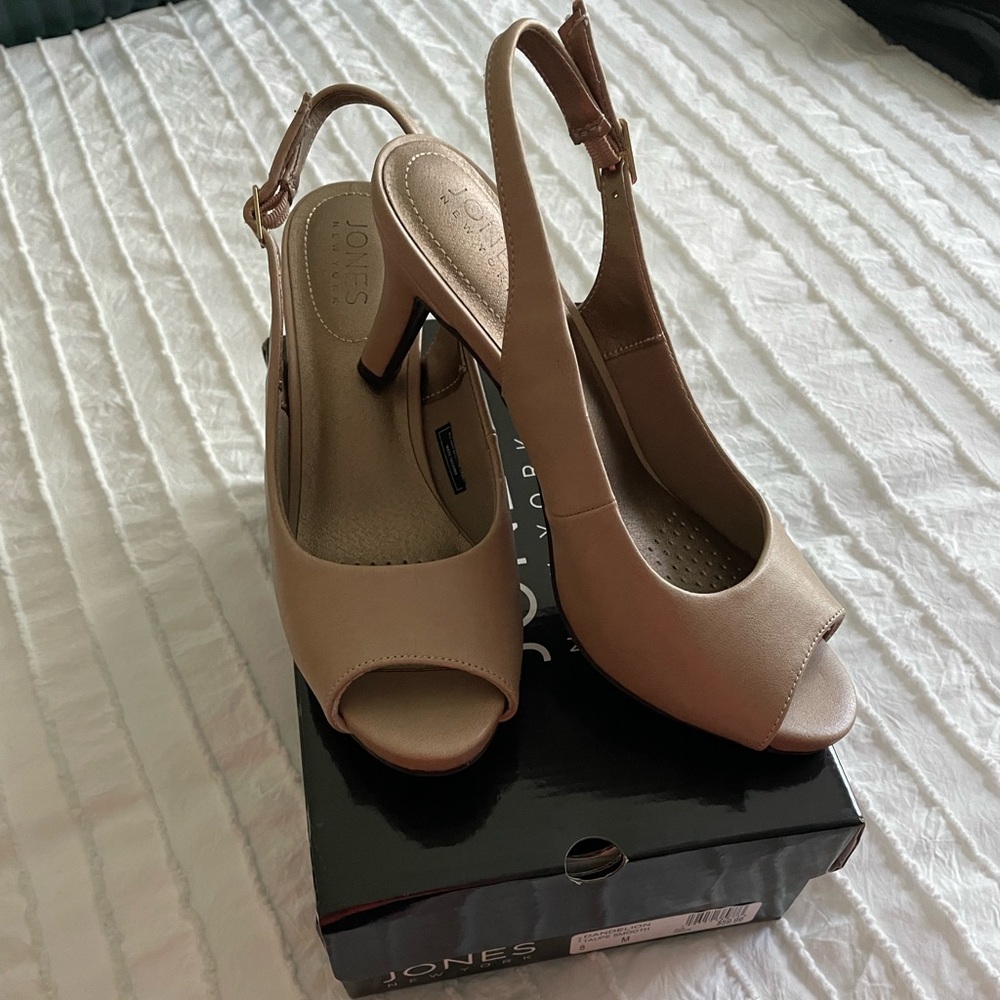 Jones New York peep toe pumps